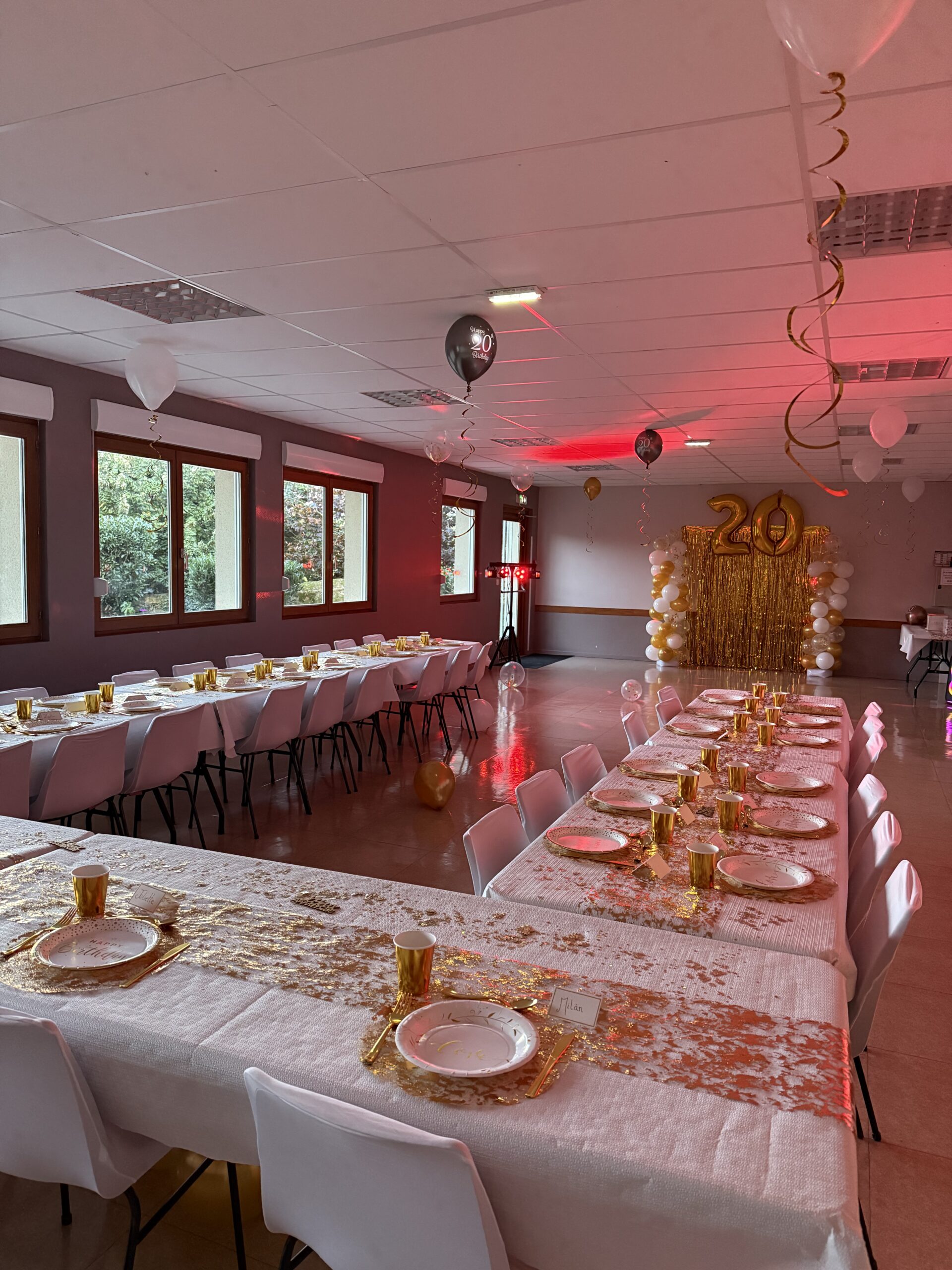 Décoration festive anniversaire salle