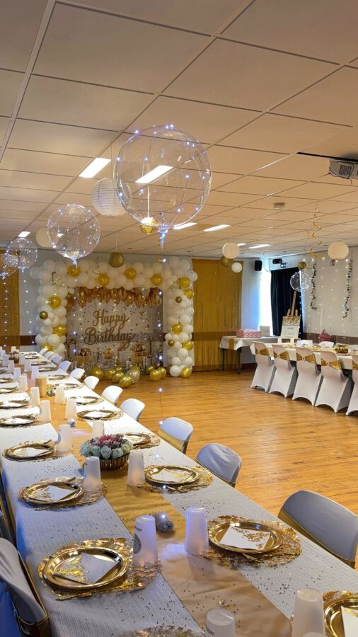 Décoration festive anniversaire salle