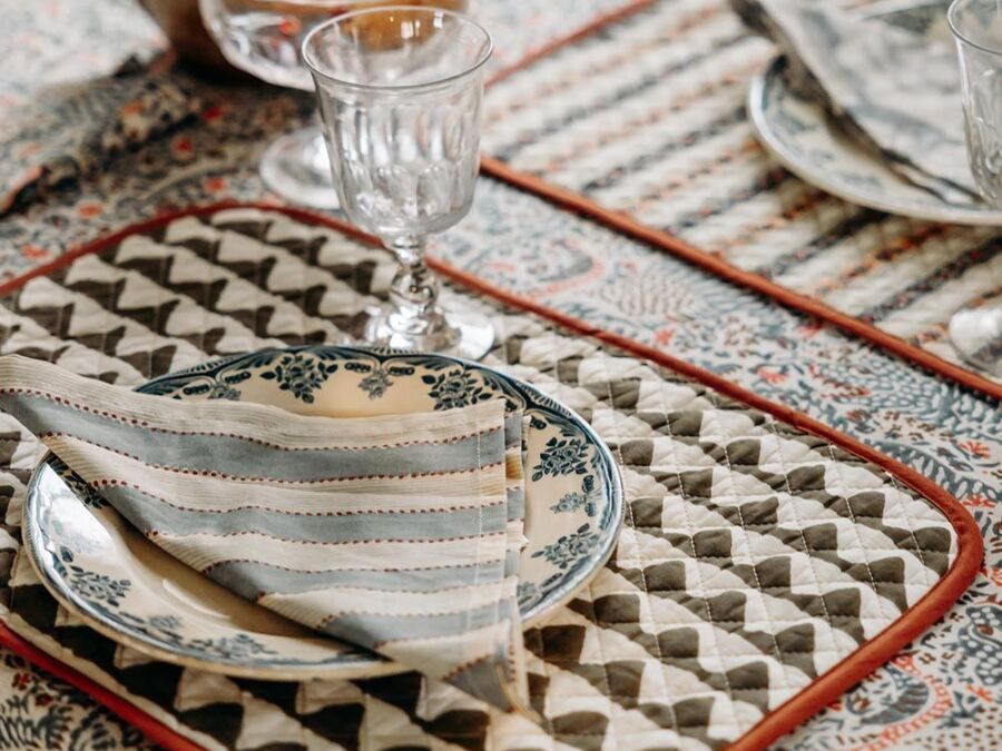 Set de table en tissu : allier élégance et durabilité pour une table raffinée